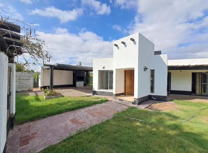 Casa · 92m² · 4 Ambientes · 2 Cocheras