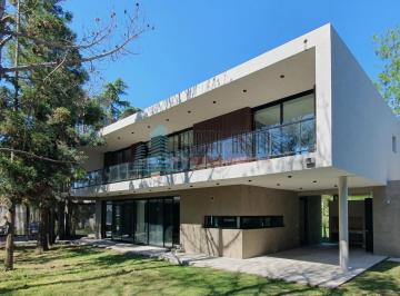 Casa · 230m² · 4 Ambientes · 2 Cocheras · A. Casa en Venta 4 Ambientes Greenville con Piscina