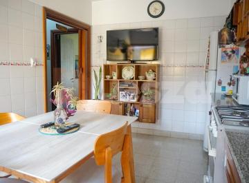 Casa · 320m² · 3 Ambientes · 1 Cochera · Casa de 3 Ambientes con Jardin
