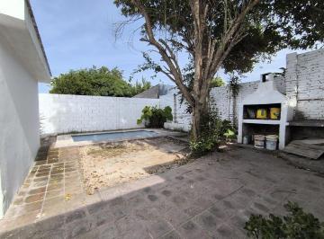 Casa · 110m² · 6 Ambientes · 1 Cochera · Ruta 20 Casa en Venta Apta Credito 4 Dorm. Barrio Los Granados.