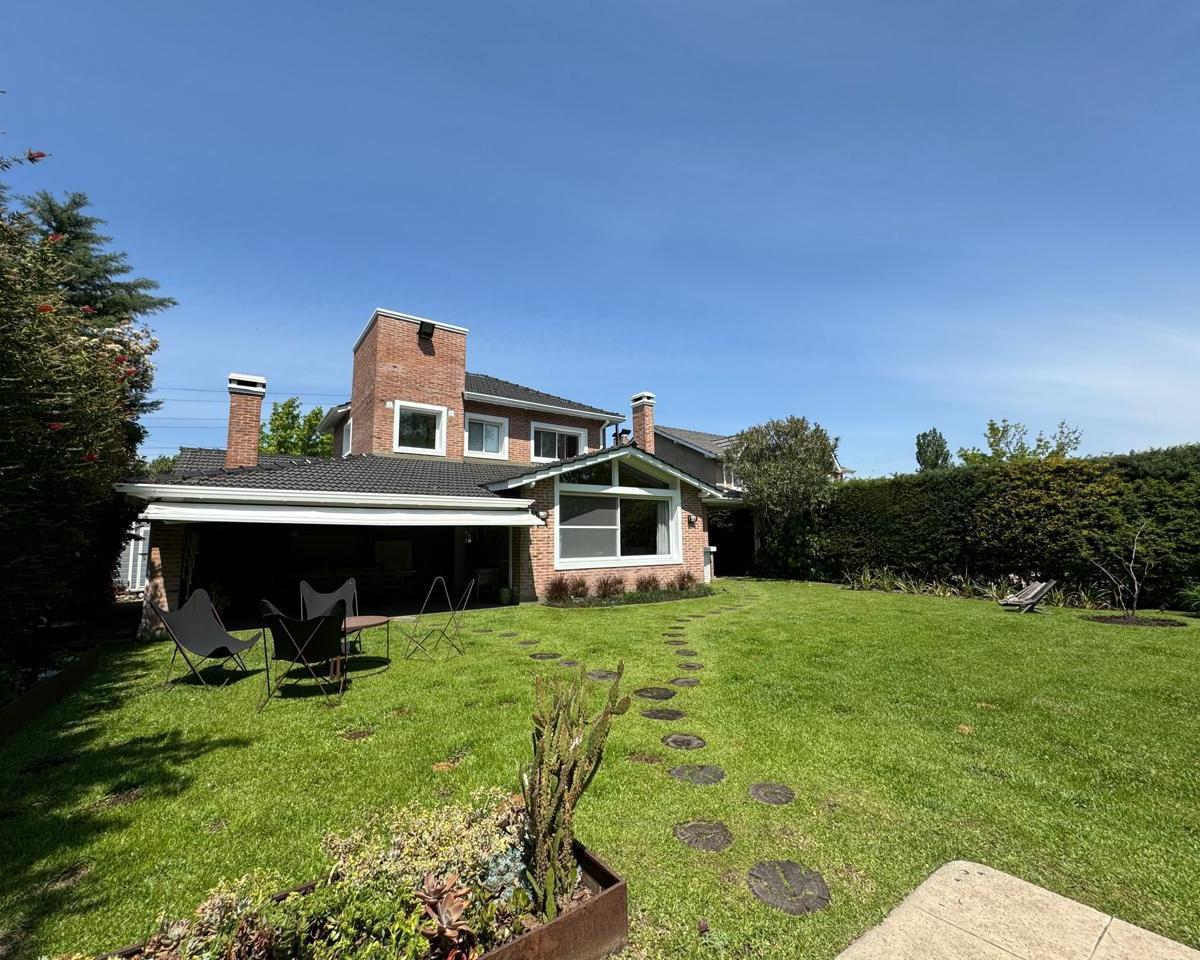 Casa en La Masía con Pulmón Arbolado de 300 m².