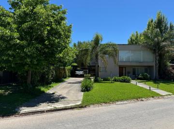 Casa · 200m² · 6 Ambientes · 2 Cocheras · Casa en Venta en El Recodo