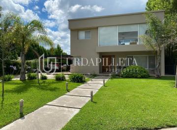 Casa · 200m² · 6 Ambientes · 2 Cocheras · Casa en Venta en El Recodo