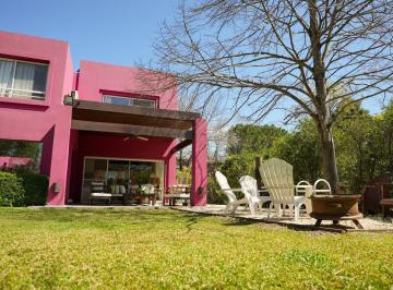 Casa · 230m² · 6 Ambientes · 4 Cocheras · Casa en Venta en Los Tacos 4 Dorm.
