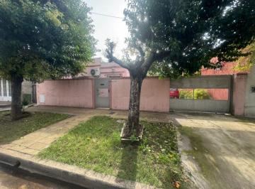 Casa · 92m² · 2 Ambientes · 1 Cochera · Casa en Venta de 2 Ambientes con Hermoso Parque