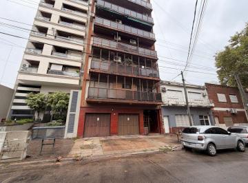 Departamento de 2 ambientes, Lanús · Departamento 2 Ambientes en Centro de Lanus Este, a Reciclar en Excelente Ubicacion