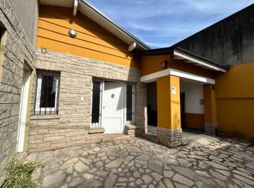 Local comercial de 4 ambientes, Esteban Echeverría · Alquiler Comercial Monte Grande Casa Ideal Emprendimiento 3 Dorm., Galería, Pileta y Parque!