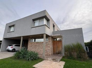 Casa · 300m² · 4 Ambientes · San Sebastian