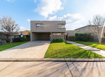 Casa · 300m² · 4 Ambientes · San Sebastian