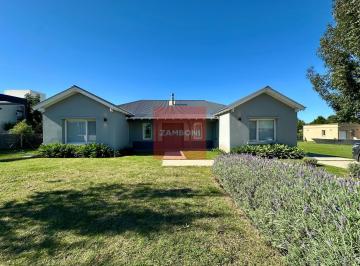 Casa · 200m² · 4 Ambientes · Casa en Rumencó Joven
