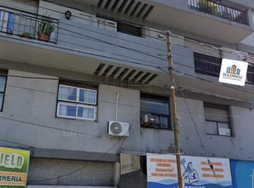 Departamento · 70m² · 3 Ambientes · Venta Depto 3 Ambientes con Balcón Al Frente. Banfield Centro
