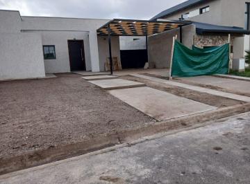 Casa de 7 ambientes, Maipú · Casa a Estrenar Barrio Privado Alba de Tangai