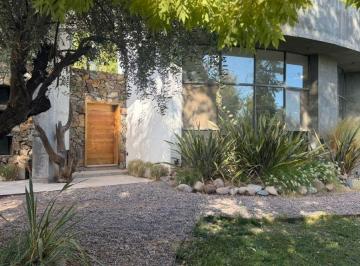Casa de 8 ambientes, Luján de Cuyo · Casa con Gran Terreno en Terrada.
