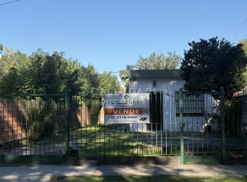 Casa de 3 ambientes, Berazategui · Casa 3 Ambientes con Parque en Venta - Berazategui