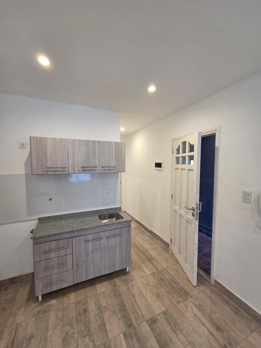 Ph 2 amb, patio, en planta baja, Moreno 4441
