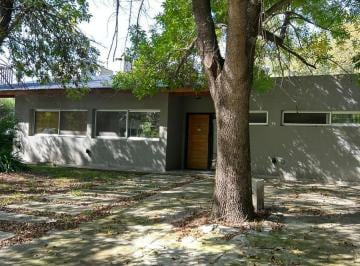 Casa · 154m² · 3 Ambientes · 1 Cochera · Casa en Venta 3 Ambientes Barrio Cerrado Los Puentes con Pileta