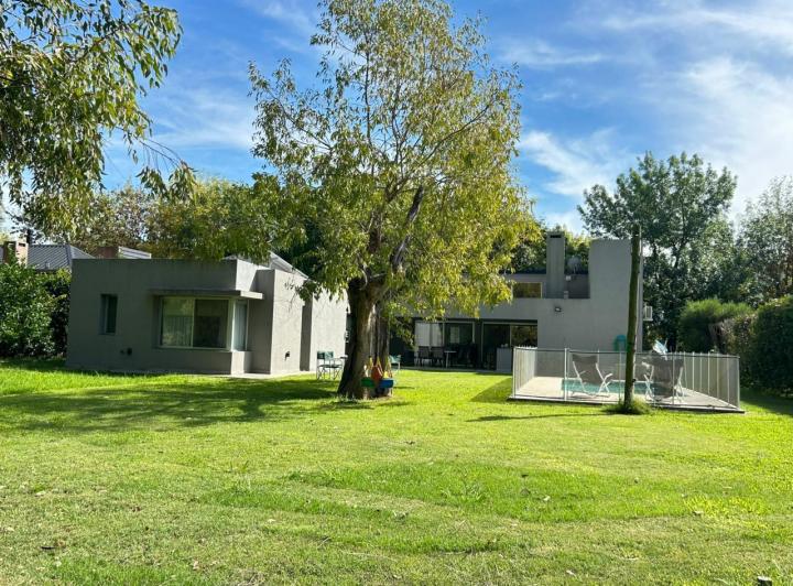 Casa · 154m² · 3 Ambientes · 1 Cochera