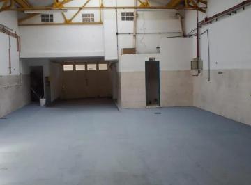 Bodega-Galpón · 500m² · 6 Ambientes · Alquiler de Galpón 500 m² en Mataderos