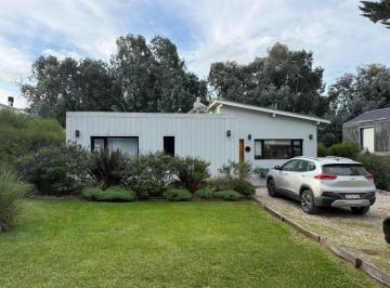 Casa · 150m² · 5 Ambientes · 1 Cochera · Casa en Barrancas de San Benito Country Club