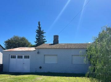 Casa de 4 ambientes, Coronel Dorrego · Venta Casa en Oriente