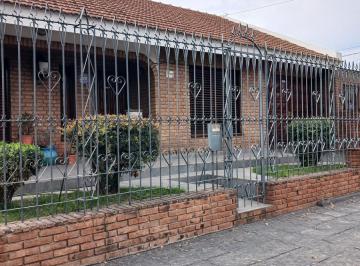 Casa · 240m² · 9 Ambientes · 2 Cocheras · Venta Casa Barrio Ayacucho 4 Dorm Cochera y Pileta