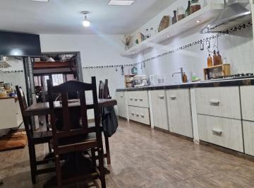 Casa · 189m² · 12 Ambientes · 3 Cocheras · Casa en Jardin del Pilar