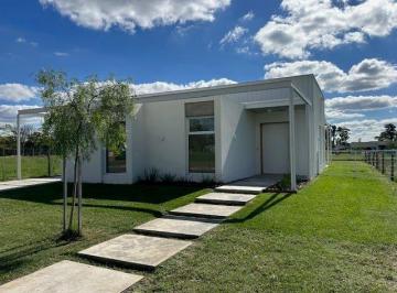 Casa · 131m² · 4 Ambientes · 1 Cochera · Venta Casa a Estrenar - 4 Ambientes - Jardin y Pileta - Santa Sofia - Pilar del Este