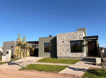 FACHADA FRONTAL · Casa a Estrenar con 3 Dorm. y Losa Radiante - B° Lomas de Torreon - Maipu