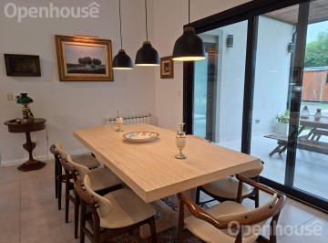 Casa · 209m² · 6 Ambientes · 6 Cocheras · Casa en Venta Moderna en Una Planta en La Campiña, Pilar