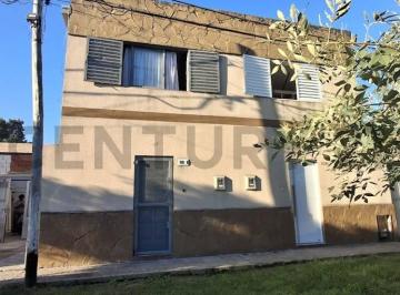 Casa · 80m² · 3 Ambientes · 1 Cochera · Vendo Duplex con Garaje y Patio