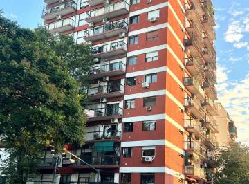 Departamento de 2 ambientes, Vicente López · Olivos: 2 Ambientes en Excelente Estado con Vista Al Río. Muy Luminoso. Reciclado y Pintado a Nuevo.