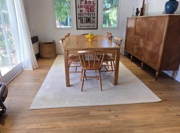 Casa · 139m² · 5 Ambientes · 2 Cocheras · Impecable. Lote Interno. Barrio Cerrado.