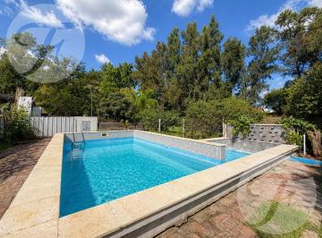 Quinta vacacional · 130m² · 4 Ambientes · 2 Cocheras · Casa Quinta Arbolada con Galería y Pileta en La Reja - Acepta Permuta.