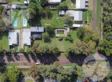 Quinta vacacional · 130m² · 4 Ambientes · 2 Cocheras · Casa Quinta Arbolada con Galería y Pileta en La Reja - Acepta Permuta.