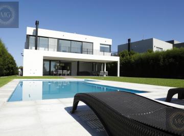 Casa · 283m² · 8 Ambientes · 4 Cocheras · Casa en Venta en Haras Santa Maria El Trebol Al Golf