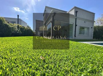 Casa · 314m² · 4 Ambientes · 7 Cocheras · Sg Casa Venta Premium B. Cerrado