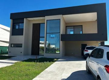 Casa · 269m² · 5 Ambientes · 1 Cochera · Casa de 5 Ambientes a Estrenar, con Hermosa Vista en Terralagos. Canning, Ezeiza.