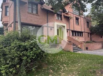 Casa · 450m² · 8 Ambientes · 2 Cocheras · Residencia de Categoria en Esquina de Tres Cerritos