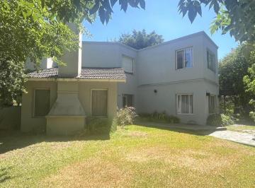 Casa · 800m² · 6 Ambientes · 2 Cocheras · Casa en Venta en Barrio Pilar del Lago con Gran Jardin, Galeria, Pileta y Parrilla