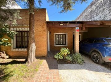 Casa de 4 ambientes, Córdoba · B° Villa Cabrera - Venta Casa 3 Dorm. 2 Baños - Escritorio - Quincho C/asador y Piscina