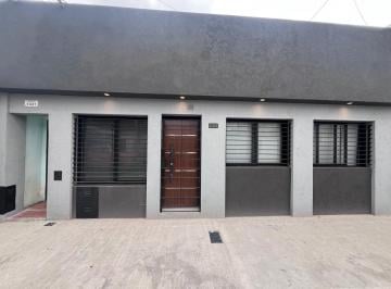 Casa · 76m² · 3 Ambientes · Casa Al Frente 2 Dorm. a Estrenar Barrio Azcuenaga