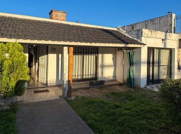 Casa · 151m² · 6 Ambientes · 1 Cochera · Casa en Venta Dos Dorm. en Excelente Ubicación