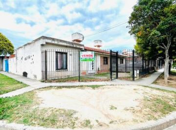 Casa · 100m² · 3 Dormitorios · 1 Cochera · Venta Casa Apta Credito Hipotecario Sobre Esquina - Ciudad Valdivia