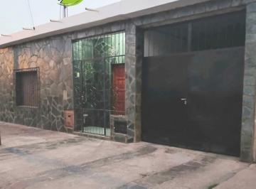 Casa · 120m² · 3 Dormitorios · 1 Cochera · En Venta Casa Zona Macrocentro