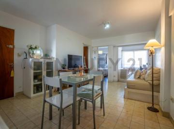 Departamento · 46m² · 2 Ambientes · Departamento en Venta en La Plata de 1 Dormitorio Mas Escritorio