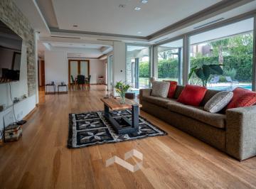 Casa · 488m² · 6 Ambientes · 1 Cochera · Casa en Venta en El Casco de Leloir