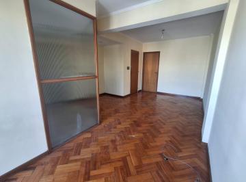 Departamento · 70m² · 3 Ambientes · Excelente Departamento en Alquiler Ubicado en El Centro de Rosario 1 de Mayo Al 1500