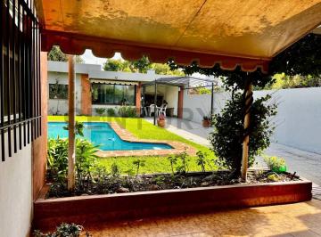 Casa · 170m² · 5 Ambientes · 3 Cocheras · Casa en Alquiler en San Isidro con Pileta, Quincho y Cochera Para 3 Autos