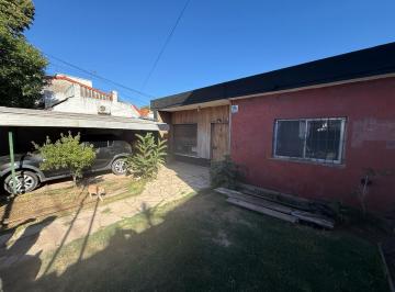 Casa · 310m² · 4 Ambientes · 1 Cochera · Casa en Venta - Beccar - 4 Dorm. - Para Refaccionar - Jardin