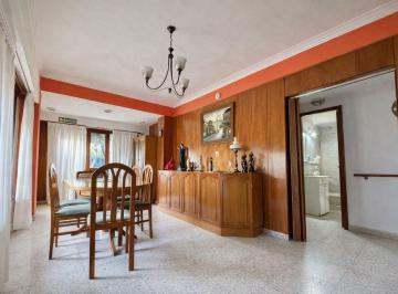 Casa · 240m² · 4 Dormitorios · 2 Cocheras · Venta Chalet 5 Ambientes